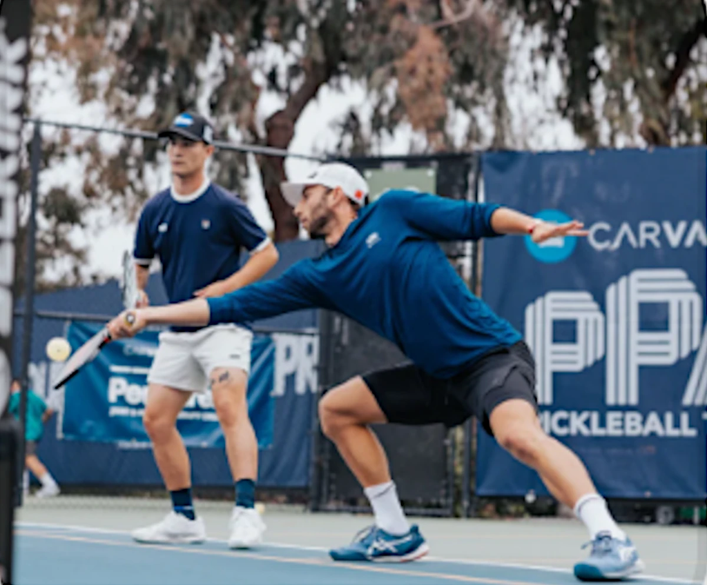 5 essential pickleball tips for tennis players entering the court