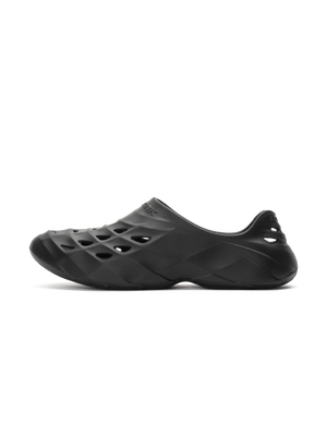 Selkirk Sport Renew Pickleball Recovery Shoe in Blackout, side view showing design features.